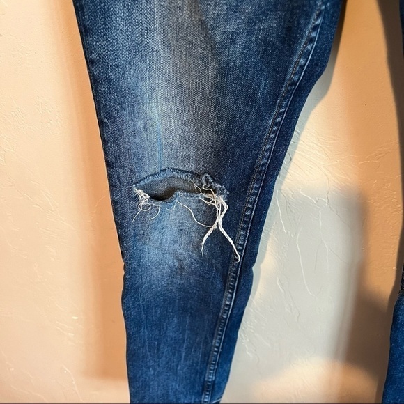 H&M & Denim Skinny Released Raw Hem Distressed Denim Jeans - Picture 4 of 10
